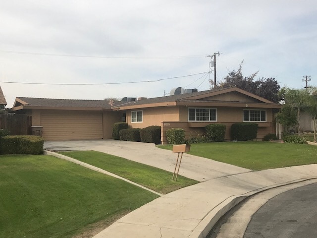 2716 Eric Ct in Bakersfield, CA - Building Photo - Building Photo