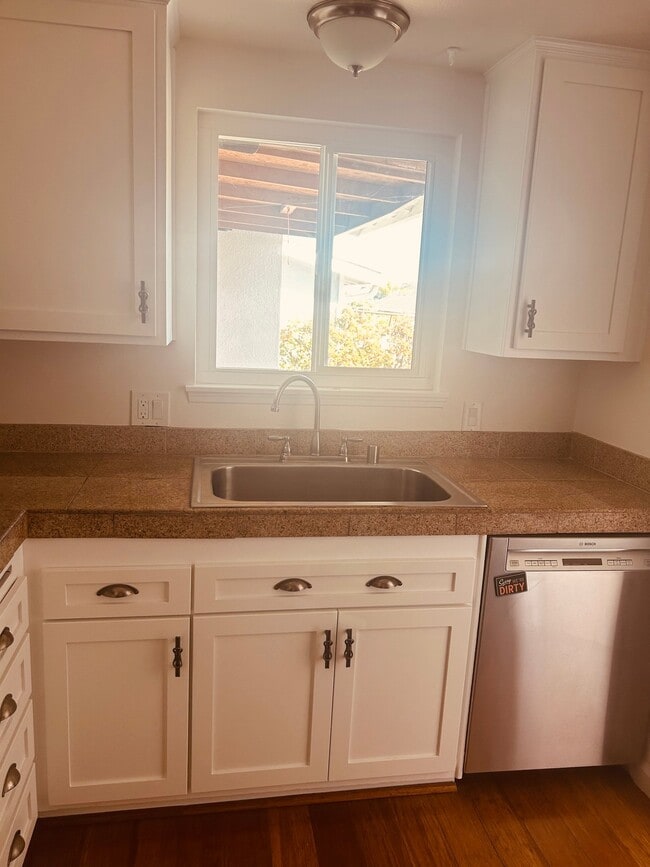 1916 Felice Dr in Escondido, CA - Foto de edificio - Building Photo