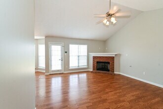 1812 Cherry Creek Dr in Southaven, MS - Building Photo - Building Photo