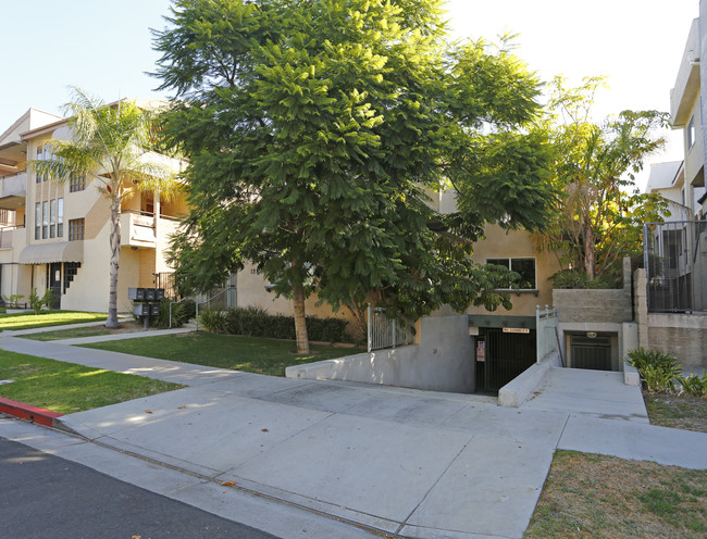 128 N Everett St in Glendale, CA - Foto de edificio - Building Photo