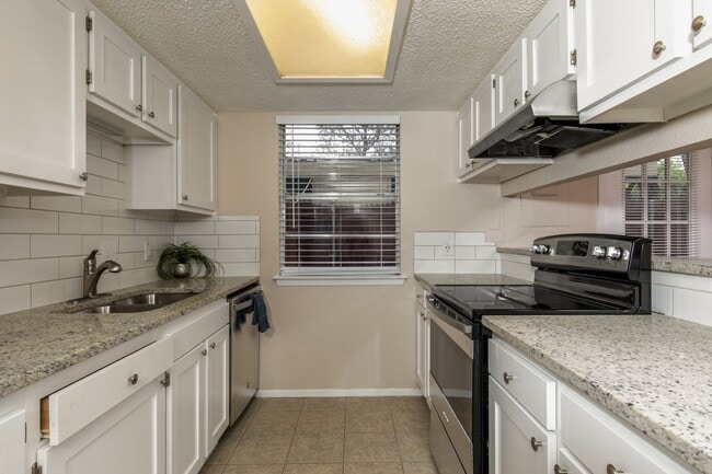 2448 N Graham Dr in Arlington, TX - Building Photo - Building Photo