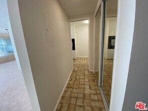 5650 N Sumner Way in Culver City, CA - Building Photo - Building Photo