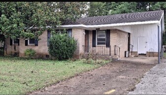 2403 Greenhill Dr NW in Huntsville, AL - Building Photo