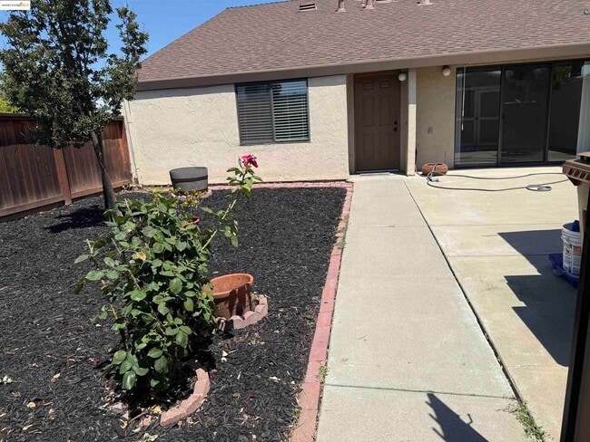 916 Villa Terrace in Brentwood, CA - Building Photo - Building Photo