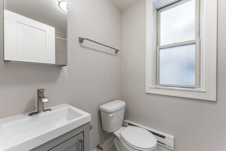 641 W Wrightwood Ave, Unit 214 in Chicago, IL - Building Photo - Building Photo