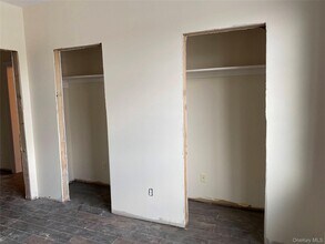 21 Cedar Swamp Rd in Glen Cove, NY - Building Photo - Building Photo