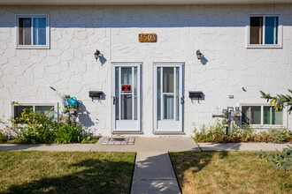 4503 75 St NW in Calgary, AB - Building Photo - Building Photo