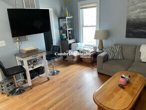 33 Gore St, Unit 2T in Cambridge, MA - Building Photo - Building Photo