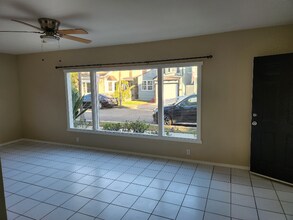 1521 Marine Ave in Seal Beach, CA - Foto de edificio - Building Photo