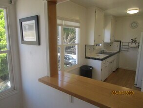 1352 Ocean Park Blvd in Santa Monica, CA - Foto de edificio - Building Photo