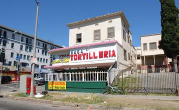 La Cumbre Market in Los Angeles, CA - Building Photo - Building Photo