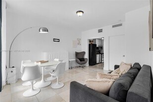 801 8th St in Miami Beach, FL - Building Photo