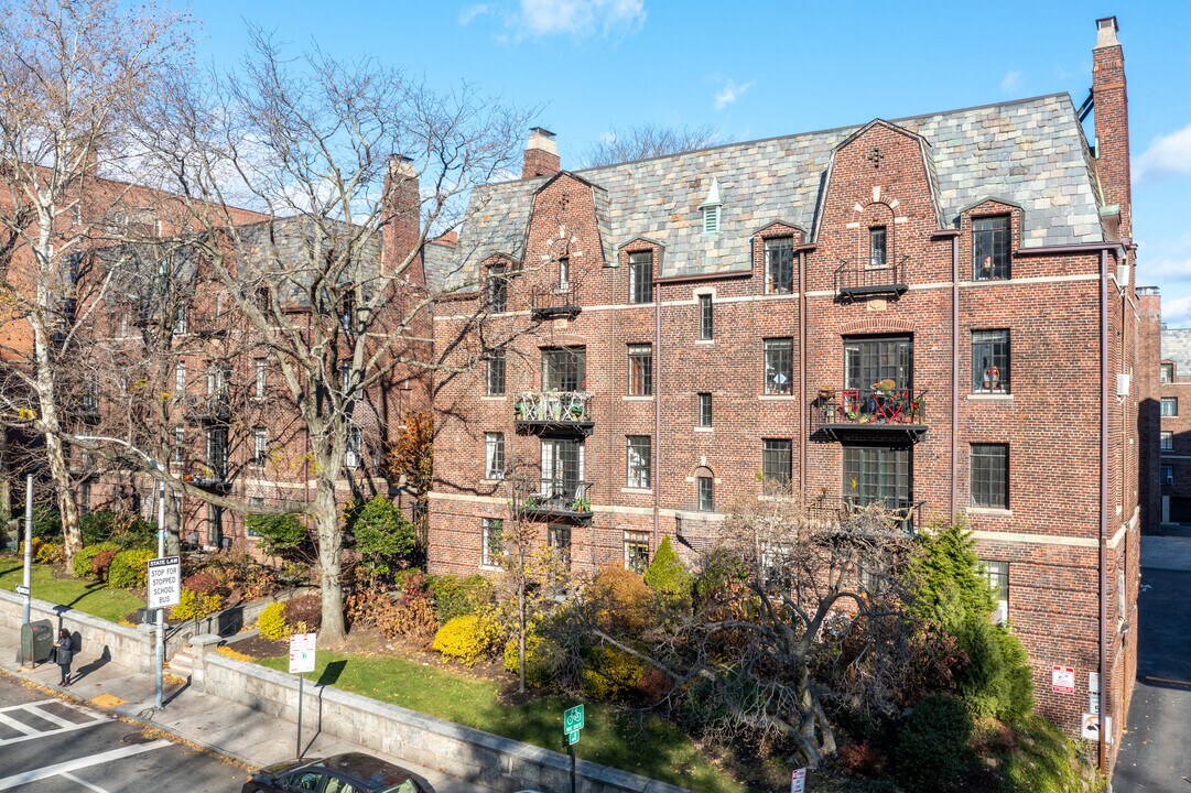 The Broadlawn in White Plains, NY - Building Photo