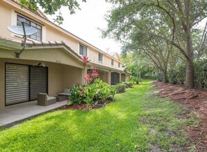 4008 Peppertree Dr in Weston, FL - Building Photo - Building Photo