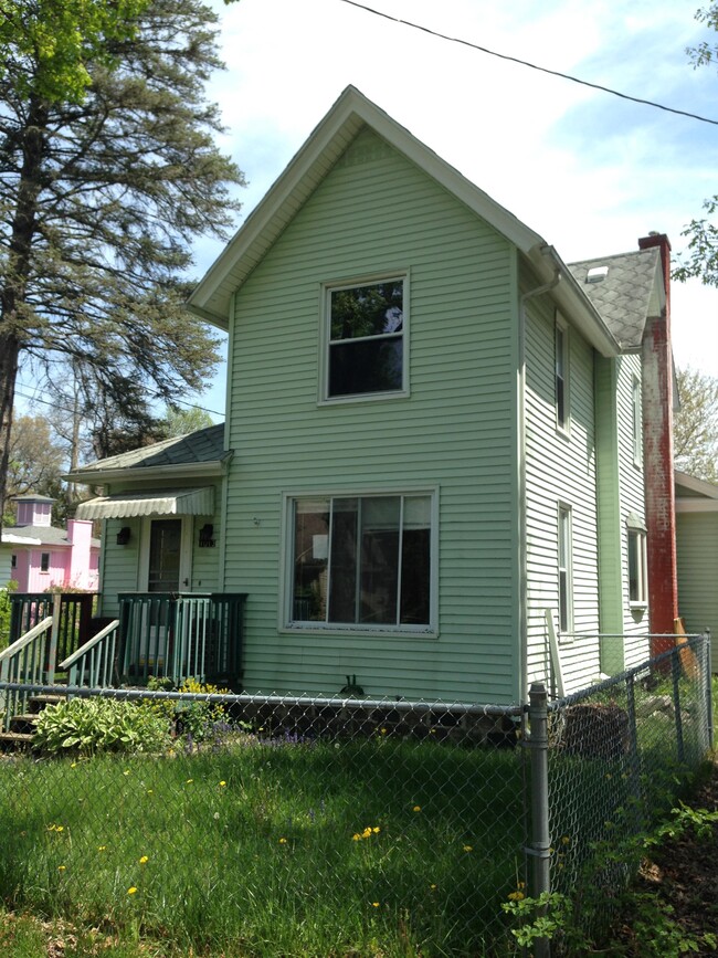 property at 1013 S Eaton St