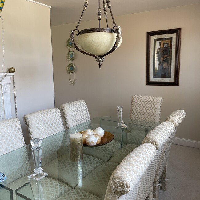 7 Birch Tree Ct in Elmhurst, IL - Building Photo - Building Photo