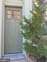 742 S 4th St in Philadelphia, PA - Building Photo - Building Photo