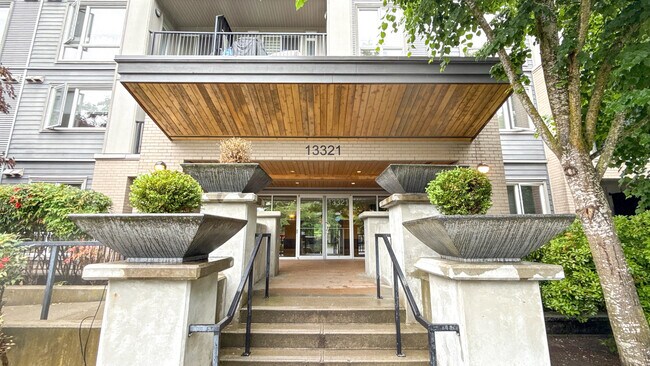 13321 102 A Ave in Surrey, BC - Building Photo - Building Photo