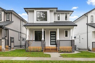 4470 Stephen Leacock Dr in Abbotsford, BC - Building Photo