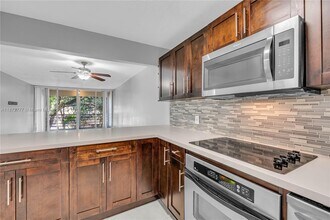 9431 Live Oak Pl in Davie, FL - Building Photo - Building Photo
