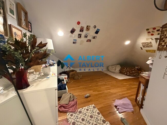 45 Cherokee St, Unit 3 in Boston, MA - Foto de edificio - Building Photo