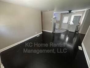 10905 E 47th St in Kansas City, MO - Building Photo - Building Photo