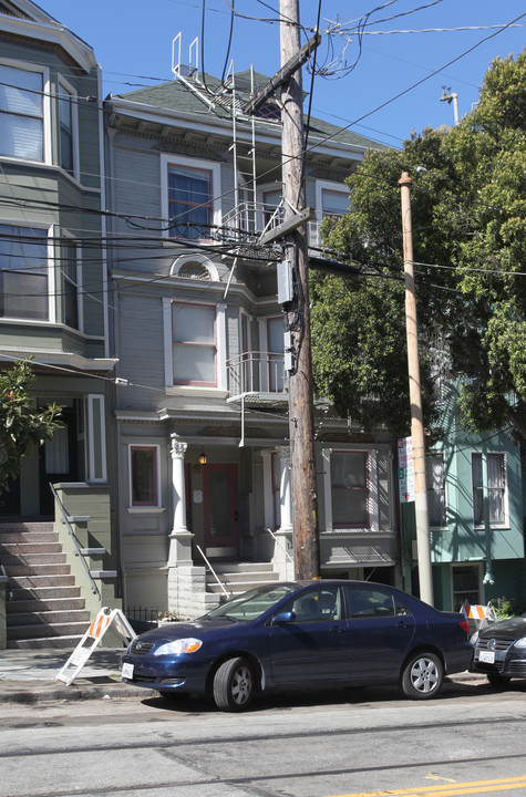 126 Carl St in San Francisco, CA - Foto de edificio