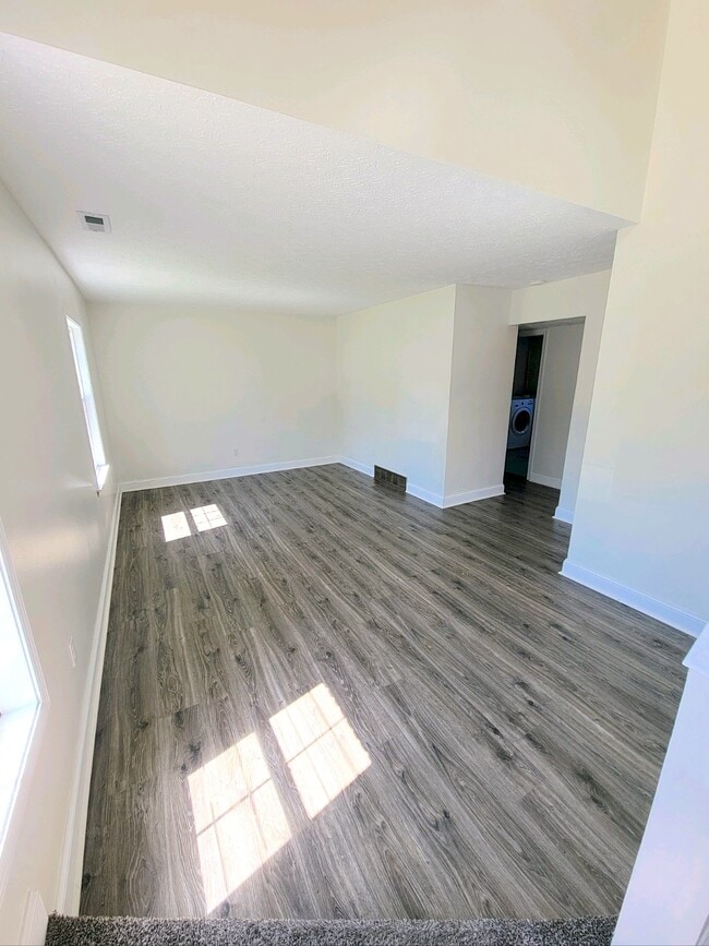1300 Cortina Ln, Unit 1300 in Columbus, OH - Foto de edificio - Building Photo