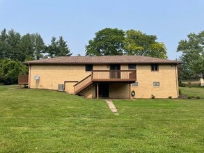 19 Plainview Dr in Coraopolis, PA - Building Photo - Building Photo