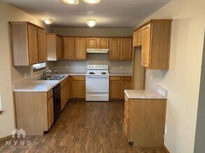 701 N Pinewood Ave in Republic, MO - Building Photo - Building Photo