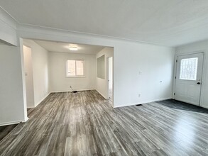 90 Barons Ave N in Hamilton, ON - Building Photo - Building Photo