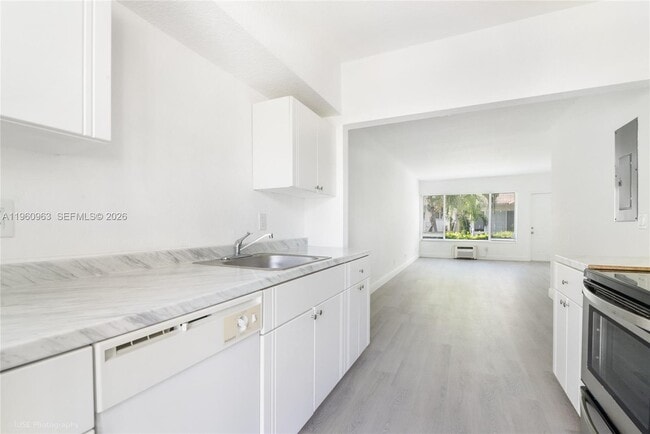 1050 98th St in Bay Harbor Islands, FL - Building Photo - Building Photo