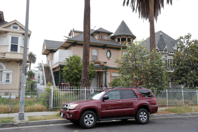 1032 S Bonnie Brae St in Los Angeles, CA - Building Photo - Primary Photo