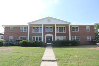 601 - 626 Broadmoor in Chesterfield, MO - Foto de edificio - Building Photo