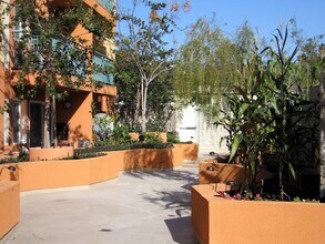 5411 Hollywood Blvd in Los Angeles, CA - Building Photo - Building Photo