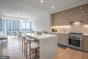 7887 Jones Branch Dr in McLean, VA - Building Photo