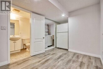 3554 Stonecutter Crescent in Mississauga, ON - Building Photo - Building Photo