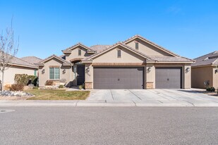 559 S Ascend Dr in Washington, UT - Building Photo