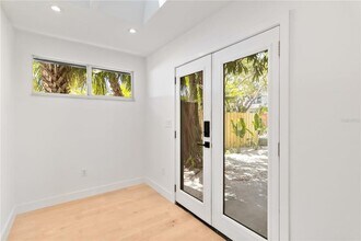 2410 Floyd St in Sarasota, FL - Building Photo - Building Photo