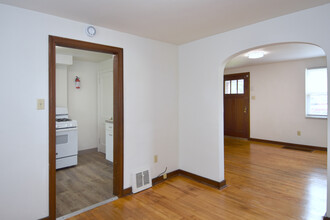 210 E Garden Rd in Pittsburgh, PA - Foto de edificio - Building Photo