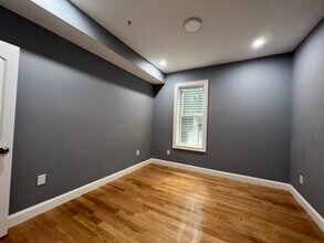 341 Cambridge St, Unit 2 in Cambridge, MA - Foto de edificio - Building Photo