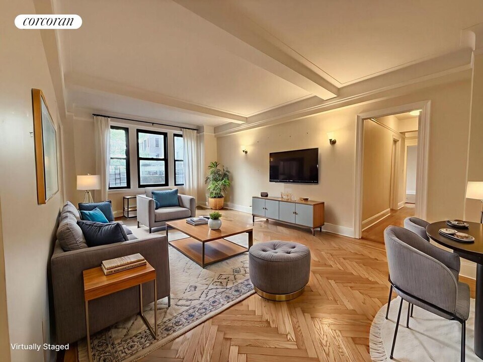 210 E 68th St in New York, NY - Building Photo