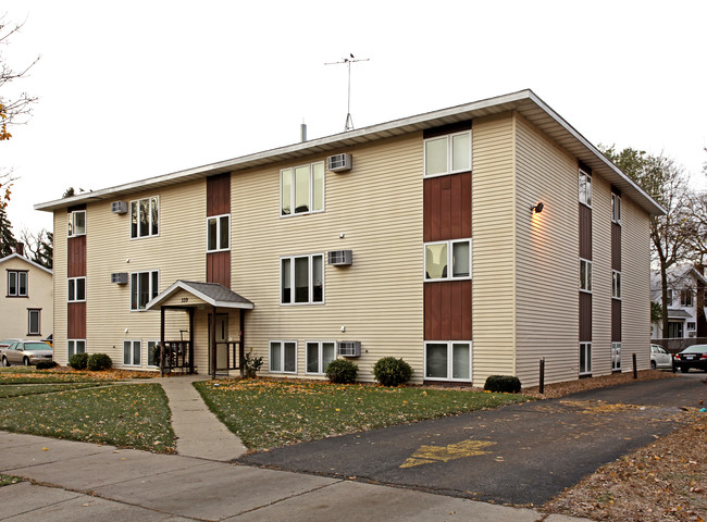 339 6th Ave S in St. Cloud, MN - Foto de edificio - Building Photo