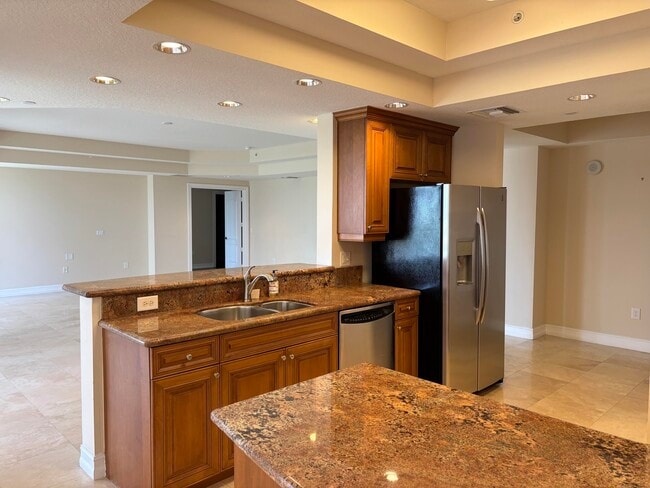 1395 S Ocean Blvd in Pompano Beach, FL - Building Photo - Building Photo