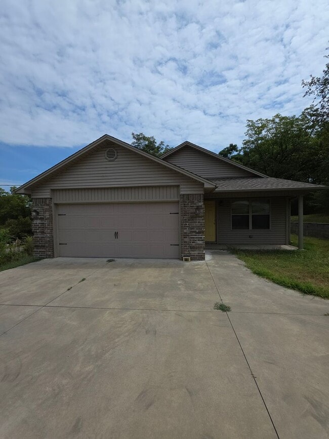 property at 1601 S Glenwood Ave
