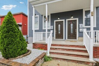 92 Windsor St in Kearny, NJ - Building Photo - Building Photo