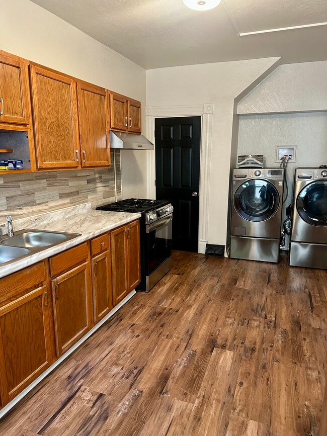 638 Middle Ave, Unit B 1st Floor in Wilmerding, PA - Building Photo - Building Photo