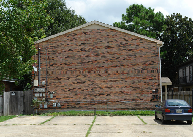 2909 Lake Villa Dr in Metairie, LA - Building Photo - Building Photo