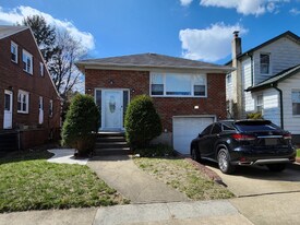 132A Hawthorne Ave in Floral Park, NY - Building Photo