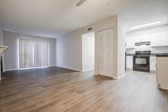 Chimneys of Greenville in Taylors, SC - Foto de edificio - Building Photo